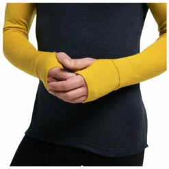 Devold Expedition Hoodie - Merino Base Layer 15 Devold Expedition Hoodie - Merino Base Layer -Outdoor Equipment Sales Shop devold expedition hoodie merino base layer detail 7