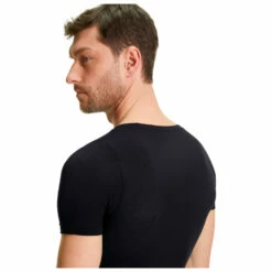 Falke C Shortsleeved Shirt Regular - Synthetic Base Layer 10 Falke C Shortsleeved Shirt Regular - Synthetic Base Layer -Outdoor Equipment Sales Shop falke c shortsleeved shirt regular synthetic base layer detail 3