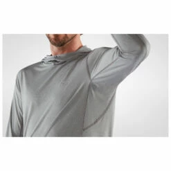 FJÄLLRÄVEN Abisko Sun-Hoodie - Sport Shirt 16 FJÄLLRÄVEN Abisko Sun-Hoodie - Sport Shirt -Outdoor Equipment Sales Shop fjaellraeven abisko sun hoodie sport shirt detail 7