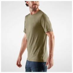 FJÄLLRÄVEN Abisko Wool S/S - T-shirt 11 FJÄLLRÄVEN Abisko Wool S/S - T-shirt -Outdoor Equipment Sales Shop fjaellraeven abisko wool s s t shirt detail 4