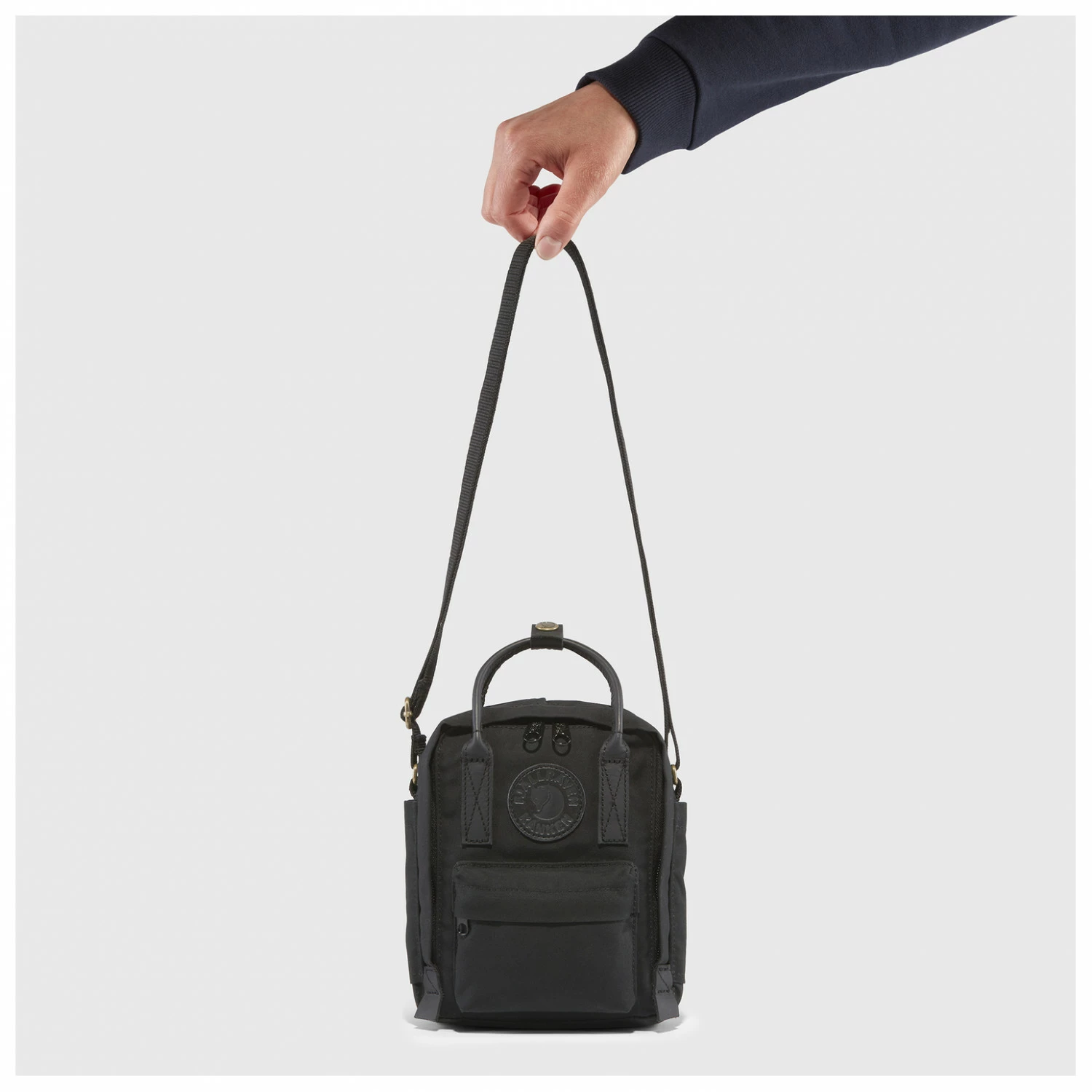 FJÄLLRÄVEN Kånken No. 2 Black Sling 2,5 - Shoulder Bag 13 FJÄLLRÄVEN Kånken No. 2 Black Sling 2,5 - Shoulder Bag - Image 11