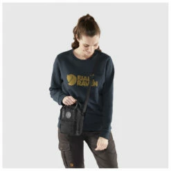 FJÄLLRÄVEN Kånken No. 2 Black Sling 2,5 - Shoulder Bag 17 FJÄLLRÄVEN Kånken No. 2 Black Sling 2,5 - Shoulder Bag -Outdoor Equipment Sales Shop fjaellraeven kaanken no 2 black sling 25 shoulder bag detail 4