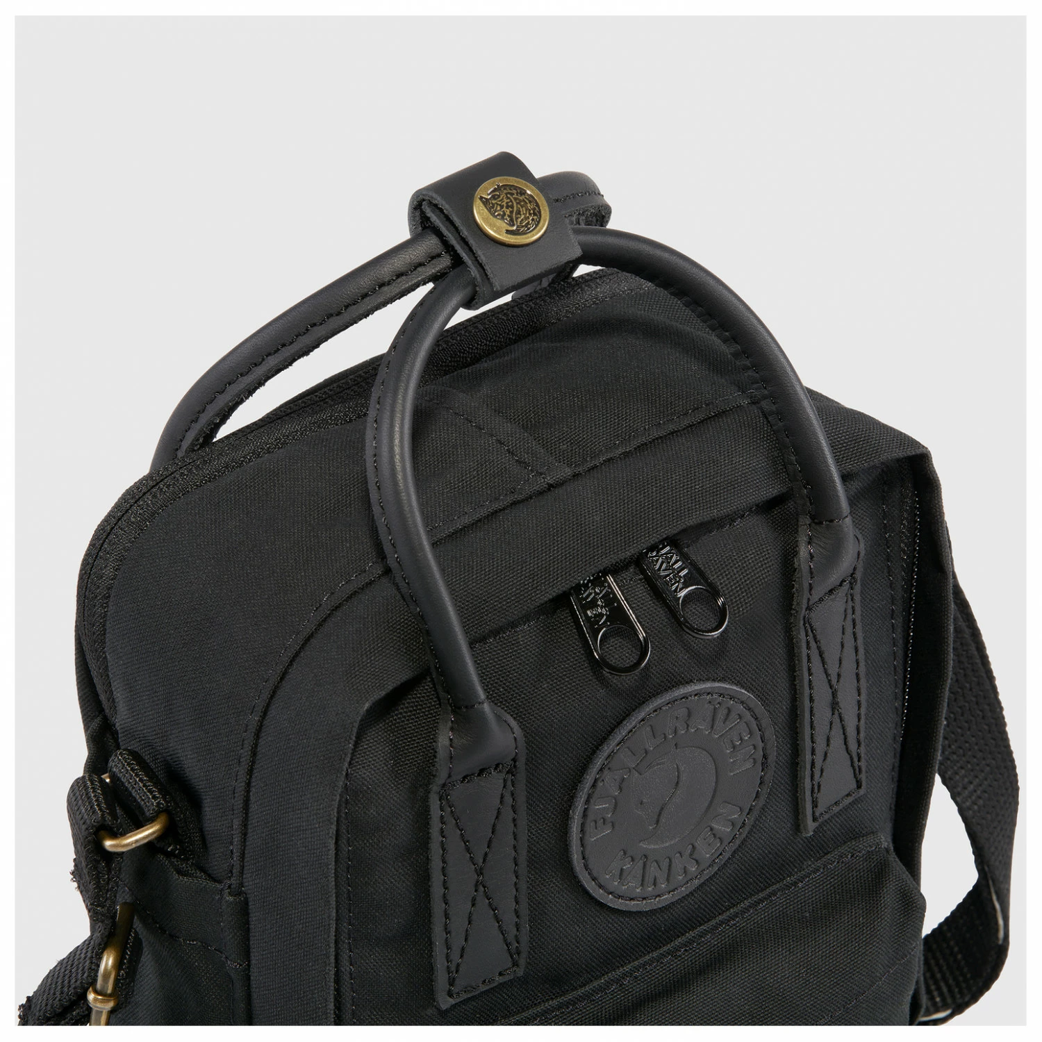 FJÄLLRÄVEN Kånken No. 2 Black Sling 2,5 - Shoulder Bag 11 FJÄLLRÄVEN Kånken No. 2 Black Sling 2,5 - Shoulder Bag - Image 9