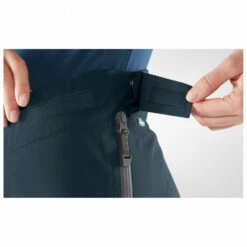 FJÄLLRÄVEN Women's Bergtagen Lite Eco-Shell Trousers - Waterproof Trousers 19 FJÄLLRÄVEN Women's Bergtagen Lite Eco-Shell Trousers - Waterproof Trousers -Outdoor Equipment Sales Shop fjaellraeven womens bergtagen lite eco shell trousers waterproof trousers detail 8