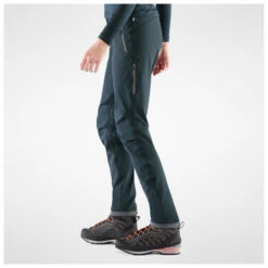 FJÄLLRÄVEN Women's Bergtagen Stretch Trousers - Walking Trousers 16 FJÄLLRÄVEN Women's Bergtagen Stretch Trousers - Walking Trousers -Outdoor Equipment Sales Shop fjaellraeven womens bergtagen stretch trousers walking trousers detail 4