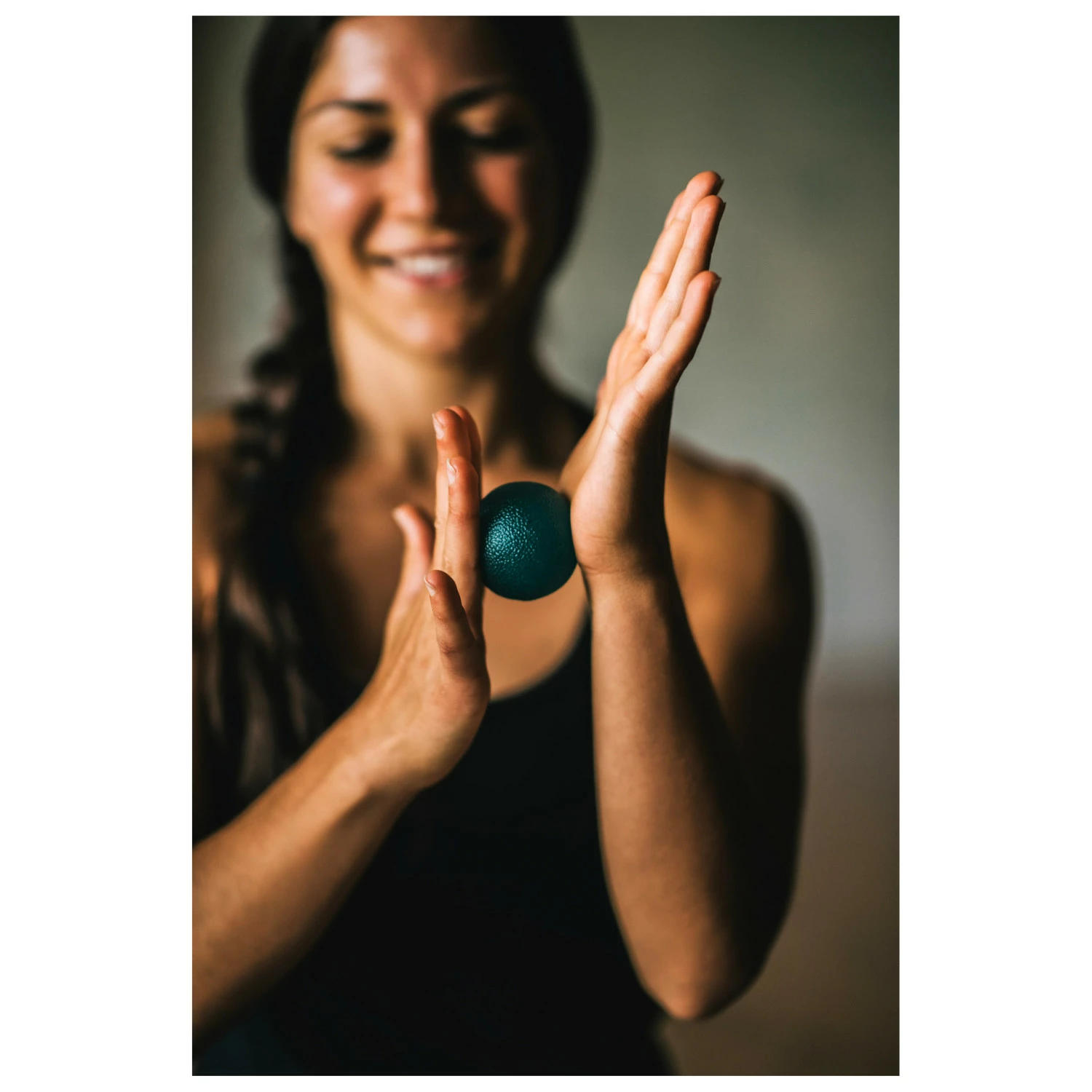 Gaiam Restore Hand Therapy Kit Green - Functional Training 4 Gaiam Restore Hand Therapy Kit Green - Functional Training - Image 2