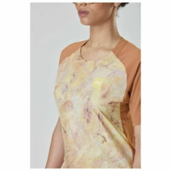 Picture Women's Ice Flow Printed Tech Tee - Sport Shirt -Outdoor Equipment Sales Shop picture womens ice flow printed tech tee sport shirt detail 6