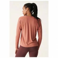 Röhnisch Women's Active Logo Long Sleeve 7 Röhnisch Women's Active Logo Long Sleeve -Outdoor Equipment Sales Shop roehnisch womens active logo long sleeve detail 2