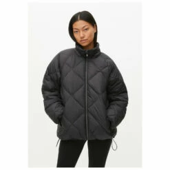 Röhnisch Women's Ayda Quilted Bomber - Parka -Outdoor Equipment Sales Shop roehnisch womens ayda quilted bomber parka detail 4