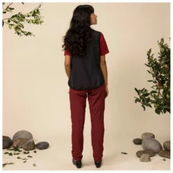 Women's Adventure Vest - Cycling Vest -Outdoor Equipment Sales Shop specialized fjaellraeven womens adventure vest cycling vest detail 4