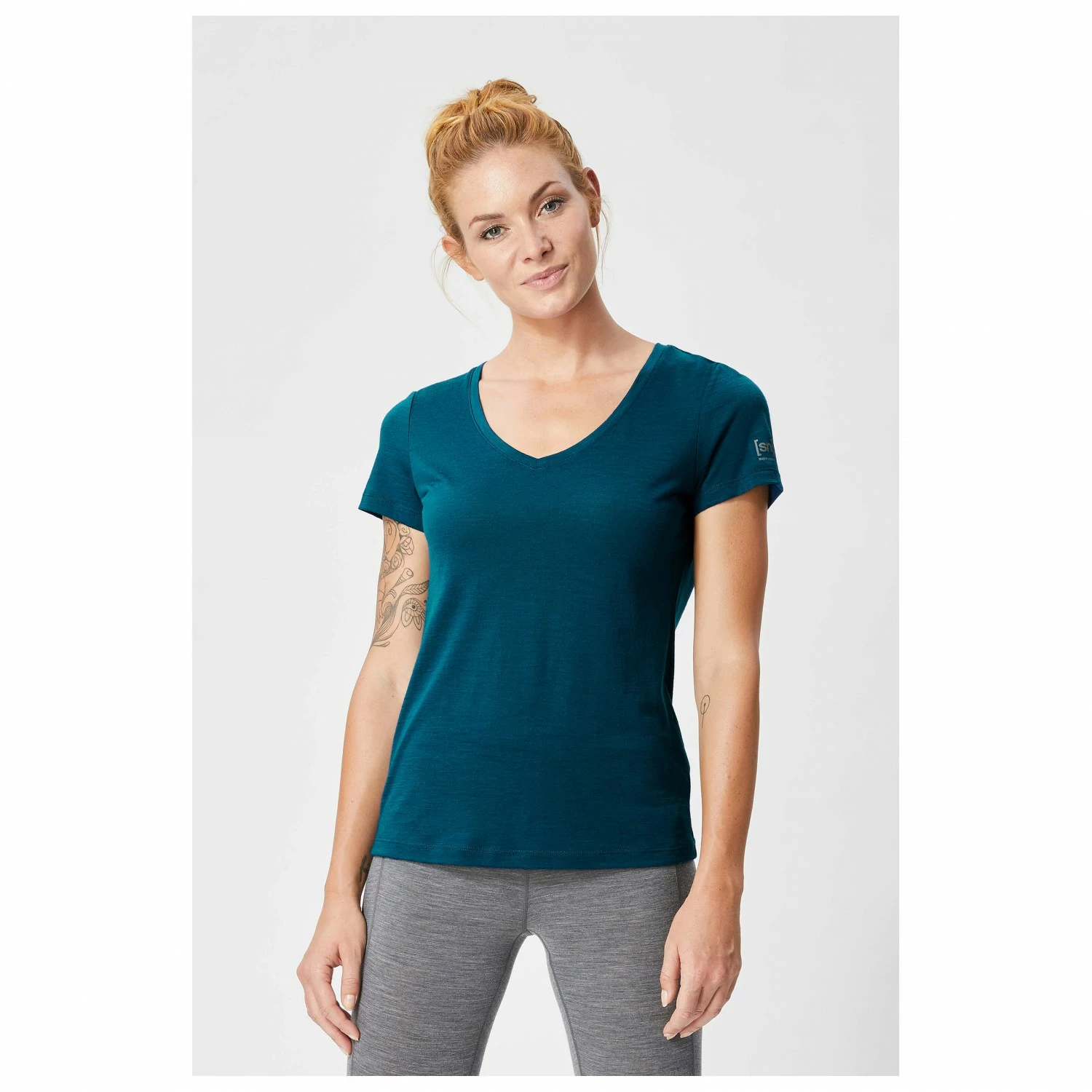 Super.natural Women's V-Neck Tee 140 - Merino Base Layer 6 Super.natural Women's V-Neck Tee 140 - Merino Base Layer - Image 4