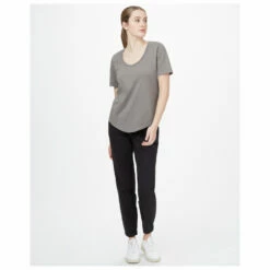 Tentree Women's Natural Dye V-Neck T-Shirt - T-shirt 8 Tentree Women's Natural Dye V-Neck T-Shirt - T-shirt -Outdoor Equipment Sales Shop tentree womens natural dye v neck t shirt t shirt detail 2