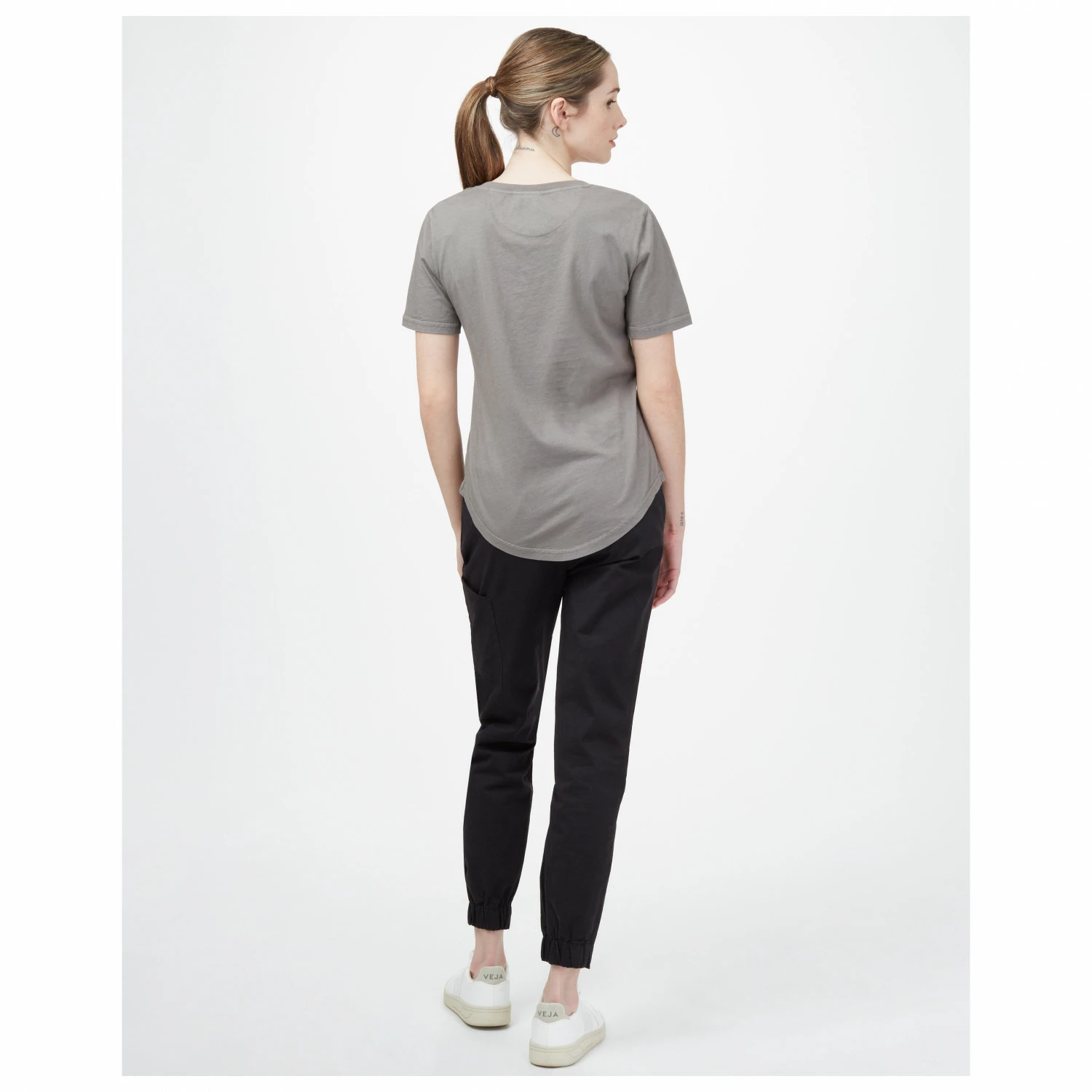 Tentree Women's Natural Dye V-Neck T-Shirt - T-shirt 5 Tentree Women's Natural Dye V-Neck T-Shirt - T-shirt - Image 3
