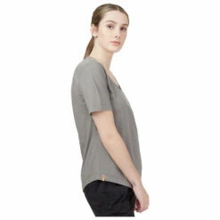 Tentree Women's Natural Dye V-Neck T-Shirt - T-shirt 10 Tentree Women's Natural Dye V-Neck T-Shirt - T-shirt -Outdoor Equipment Sales Shop tentree womens natural dye v neck t shirt t shirt detail 4