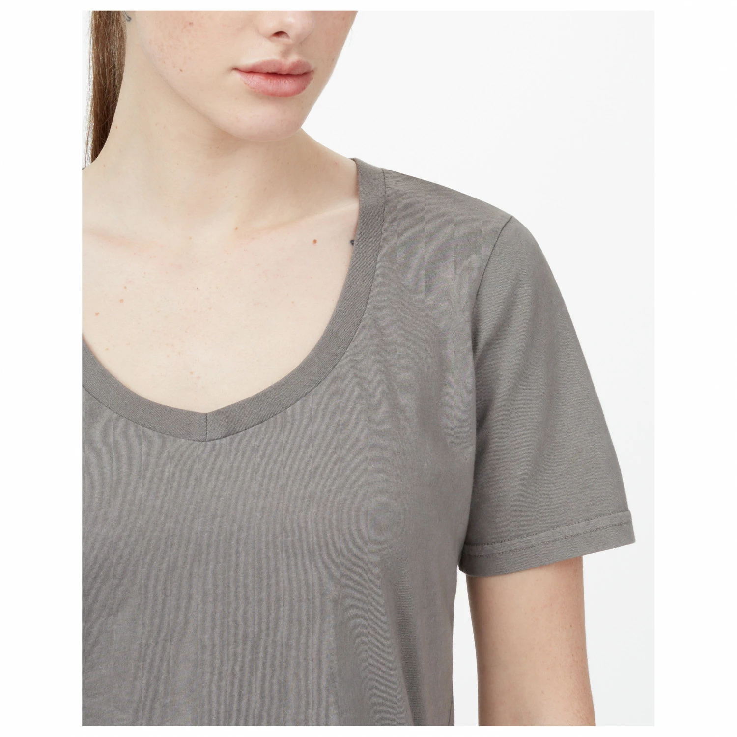 Tentree Women's Natural Dye V-Neck T-Shirt - T-shirt 7 Tentree Women's Natural Dye V-Neck T-Shirt - T-shirt - Image 5